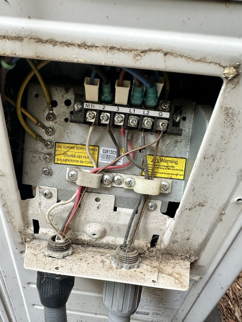 Heat pump outdoor unit wiring and terminal connections